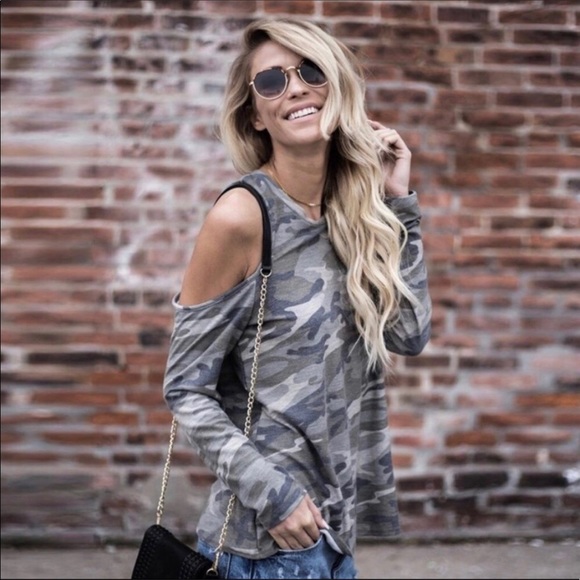 🖤New🖤Cold Shoulder Camouflage Top - Picture 3 of 8